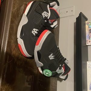 Jordan 4 bred (GS) brand new